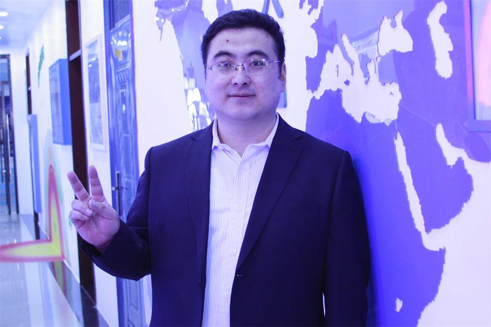 1574034645648056262.jpg 赵鸿昌生活照xiao.jpg